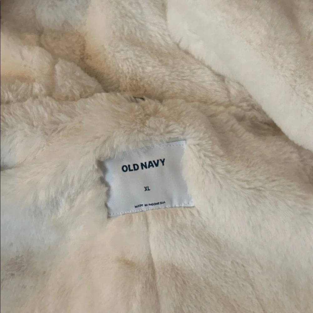 Old Navy Cream Faux Fur Jacket - Picture 2 of 4